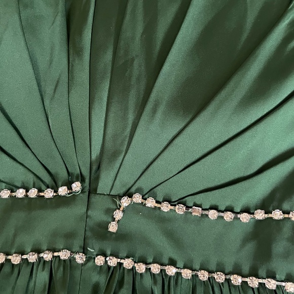 NWT Mac Duggal Ieena Satin Embellished Gown Emerald Green long sleeve size 0 - Picture 11 of 13